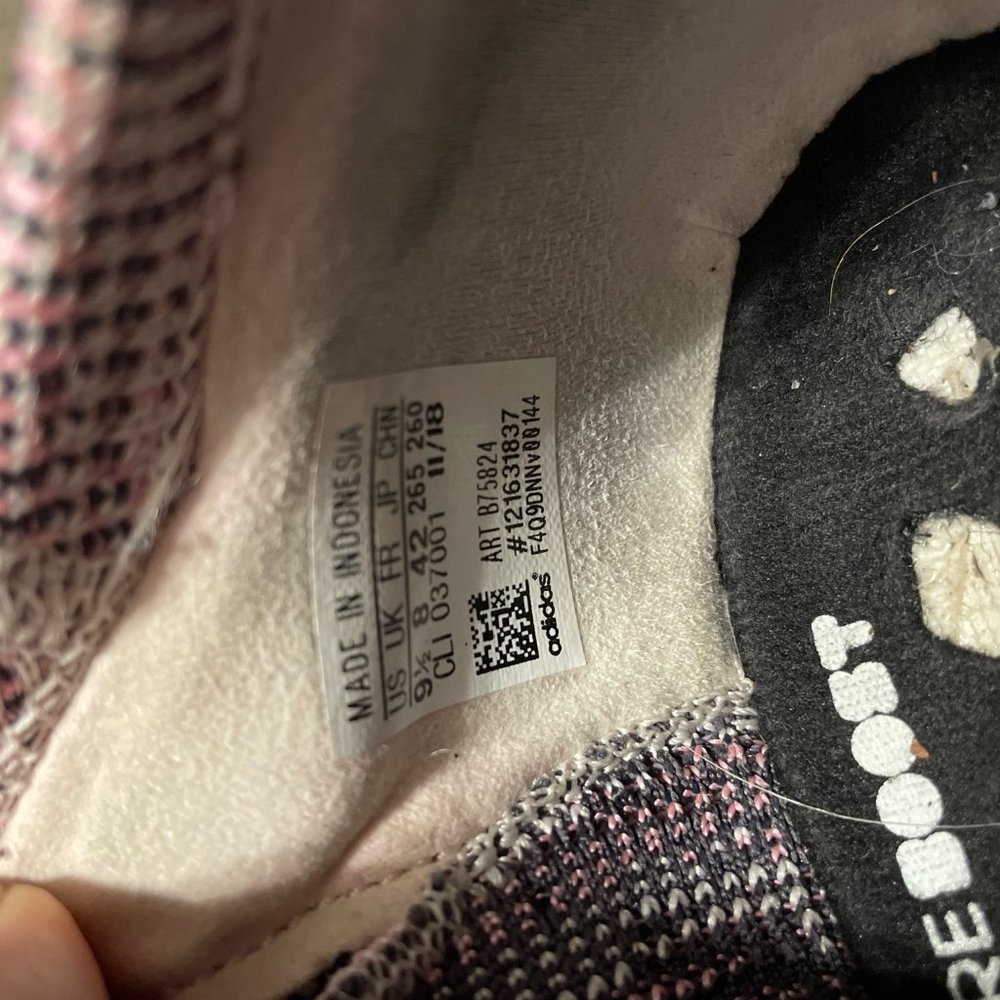 Pink Adidas Boost - Picture 2 of 4